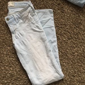 🌸HOLLISTER light washed stretchy jeans 1R 🌸